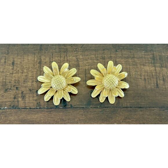 Vintage Chunky Daisy Flower Gold Tone Clip On Earrings 1990s - Picture 1 of 6